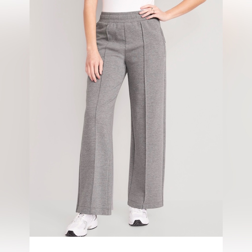 High-Waisted Dynamic Fleece Pintucked Wide-Leg Pants size medium. Pockets!